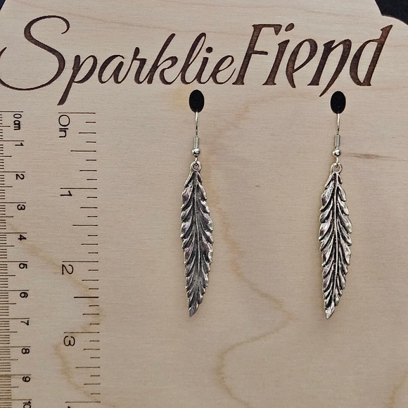 Antique silver feather/leaf earrings - Picture 3 of 4